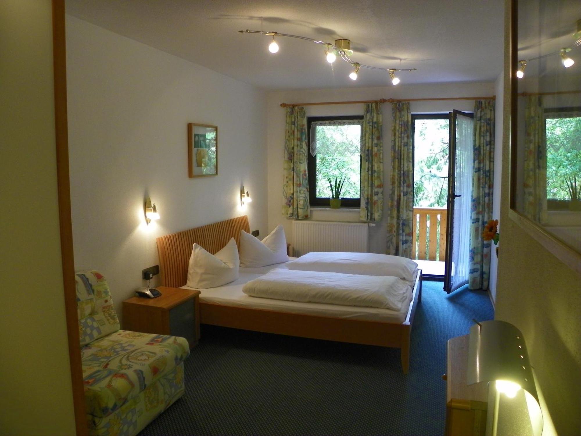 Landhotel Steigerwaldhaus Burghaslach Buitenkant foto