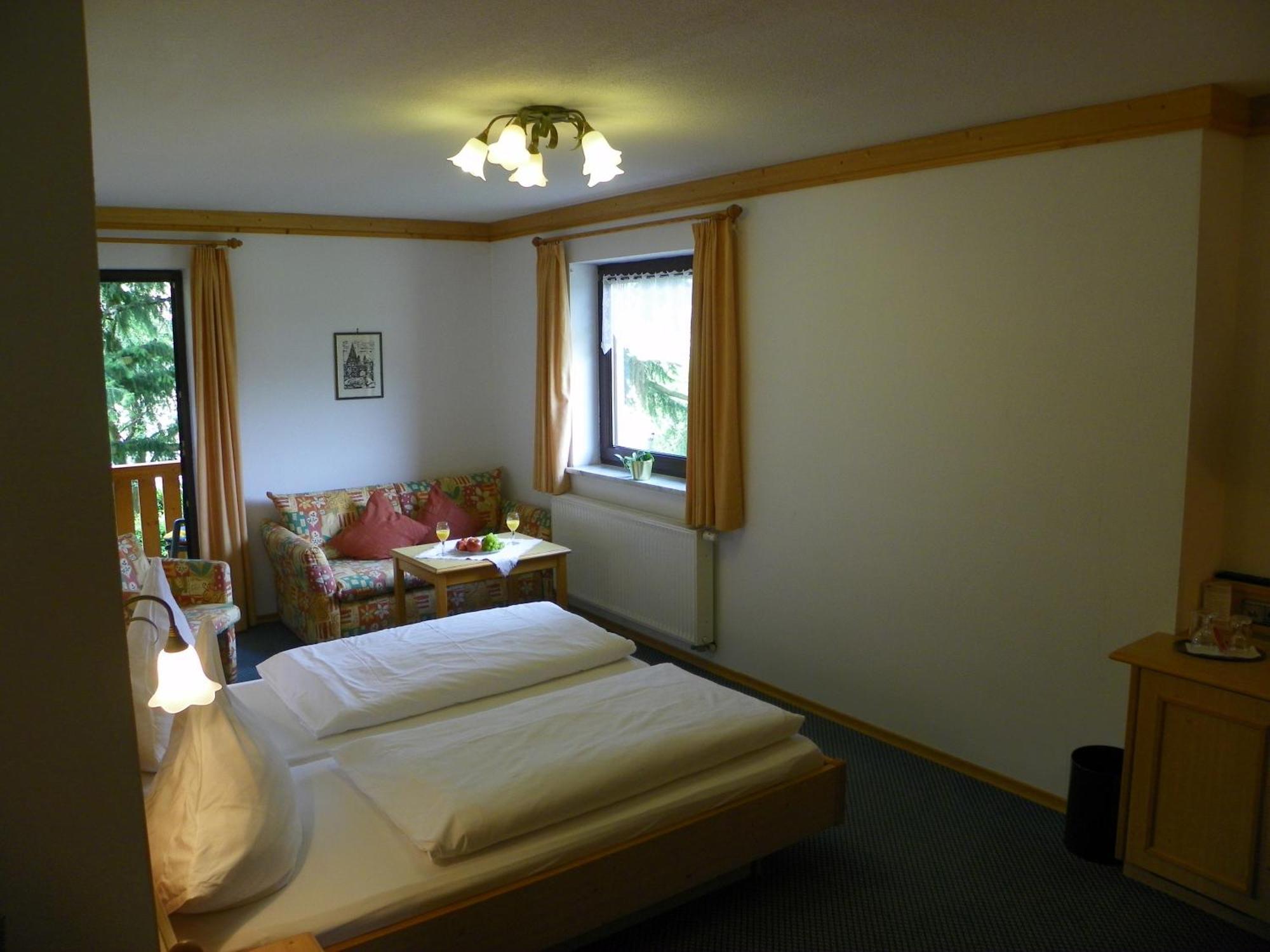 Landhotel Steigerwaldhaus Burghaslach Buitenkant foto