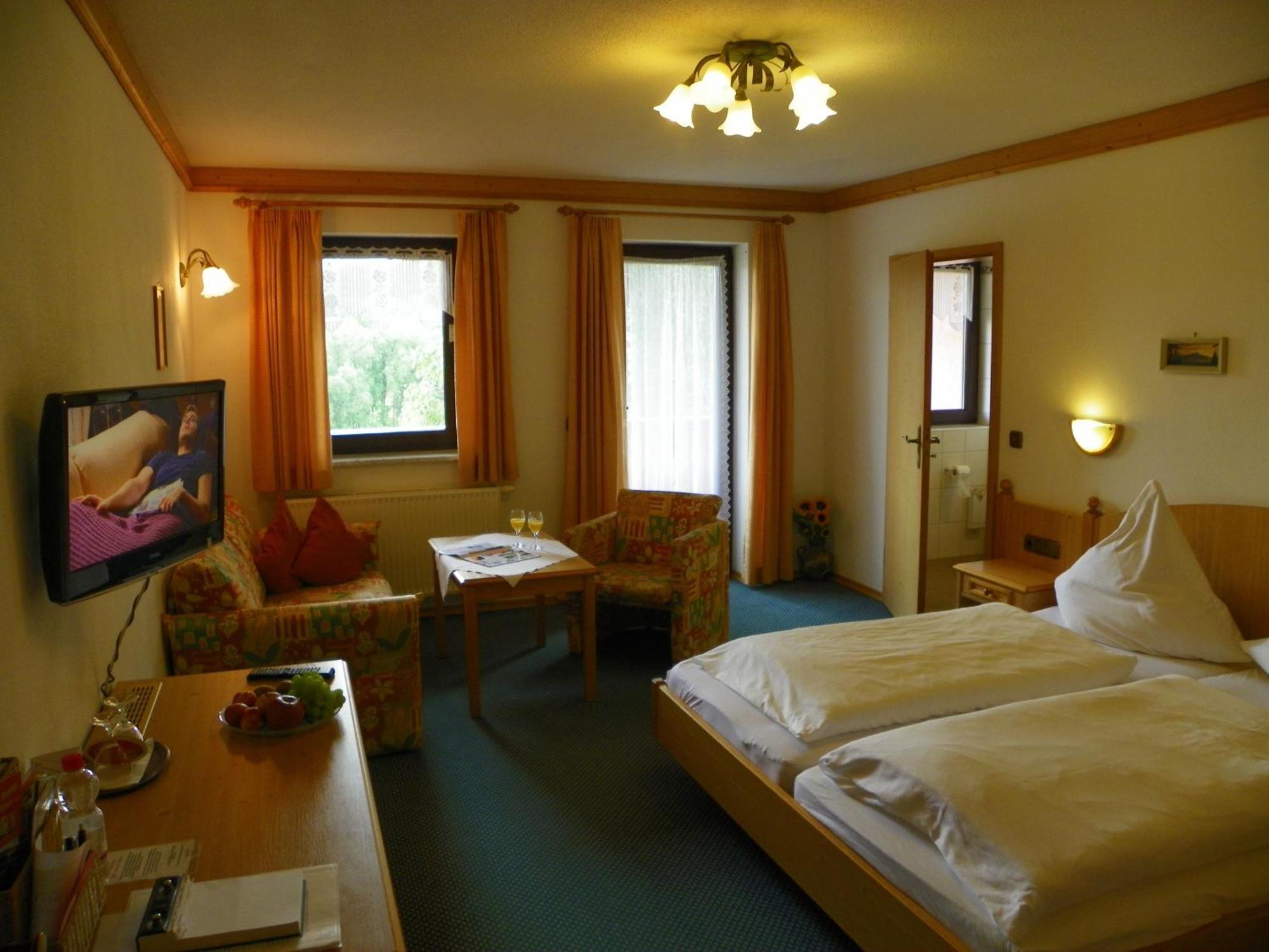 Landhotel Steigerwaldhaus Burghaslach Buitenkant foto