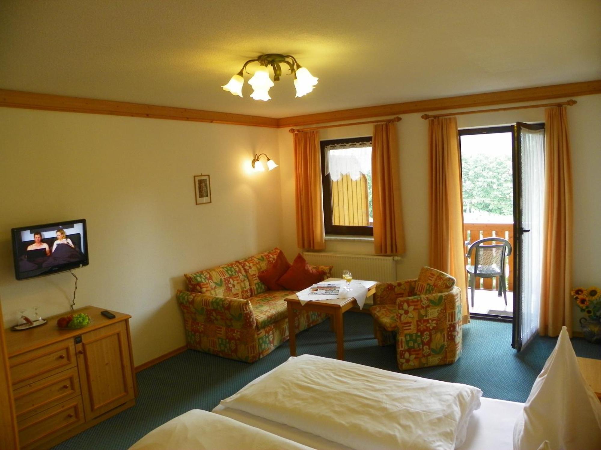 Landhotel Steigerwaldhaus Burghaslach Buitenkant foto